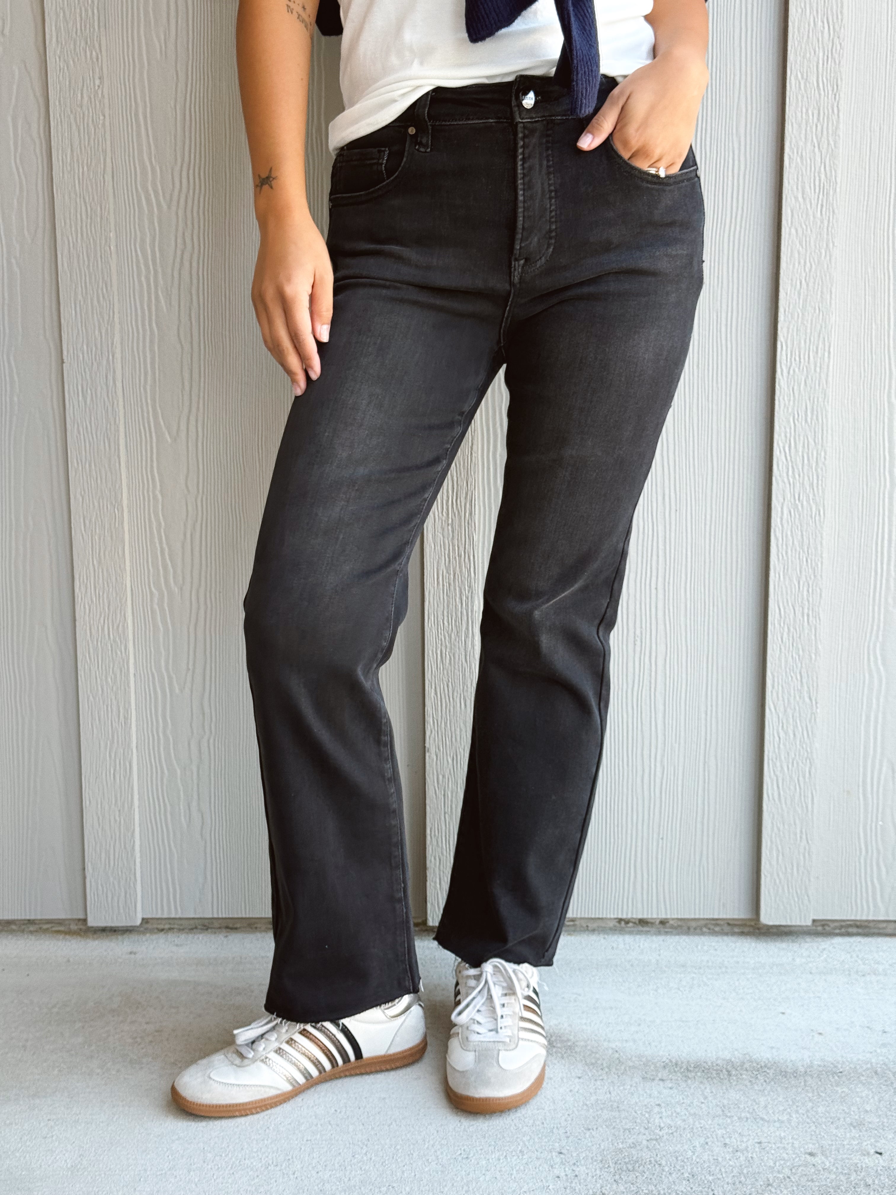 [RISEN] Casey Jean - BLACK