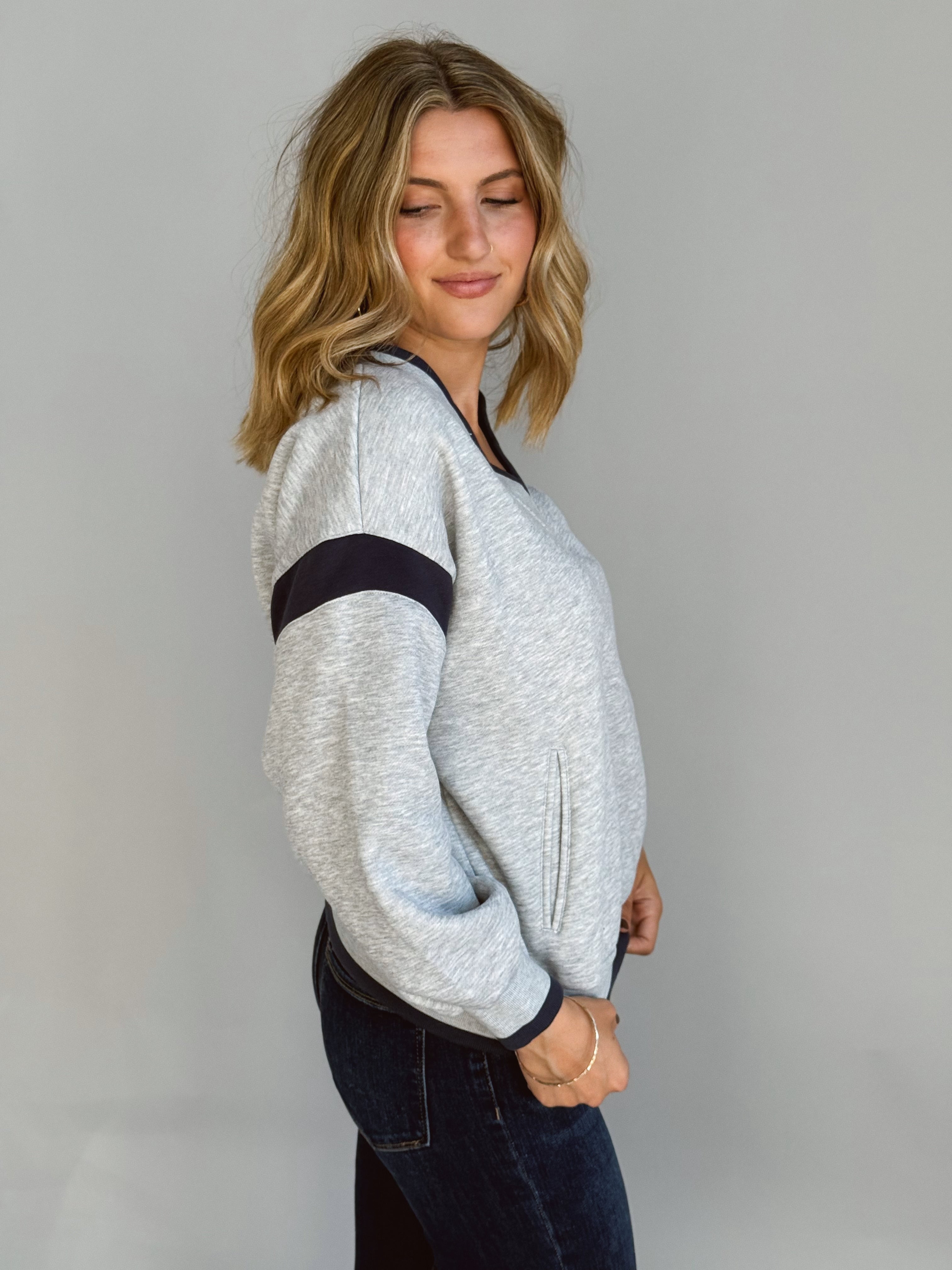 Bookworm Sweatshirt - HEATHER GREY - Storetradenest SWEATSHIRT