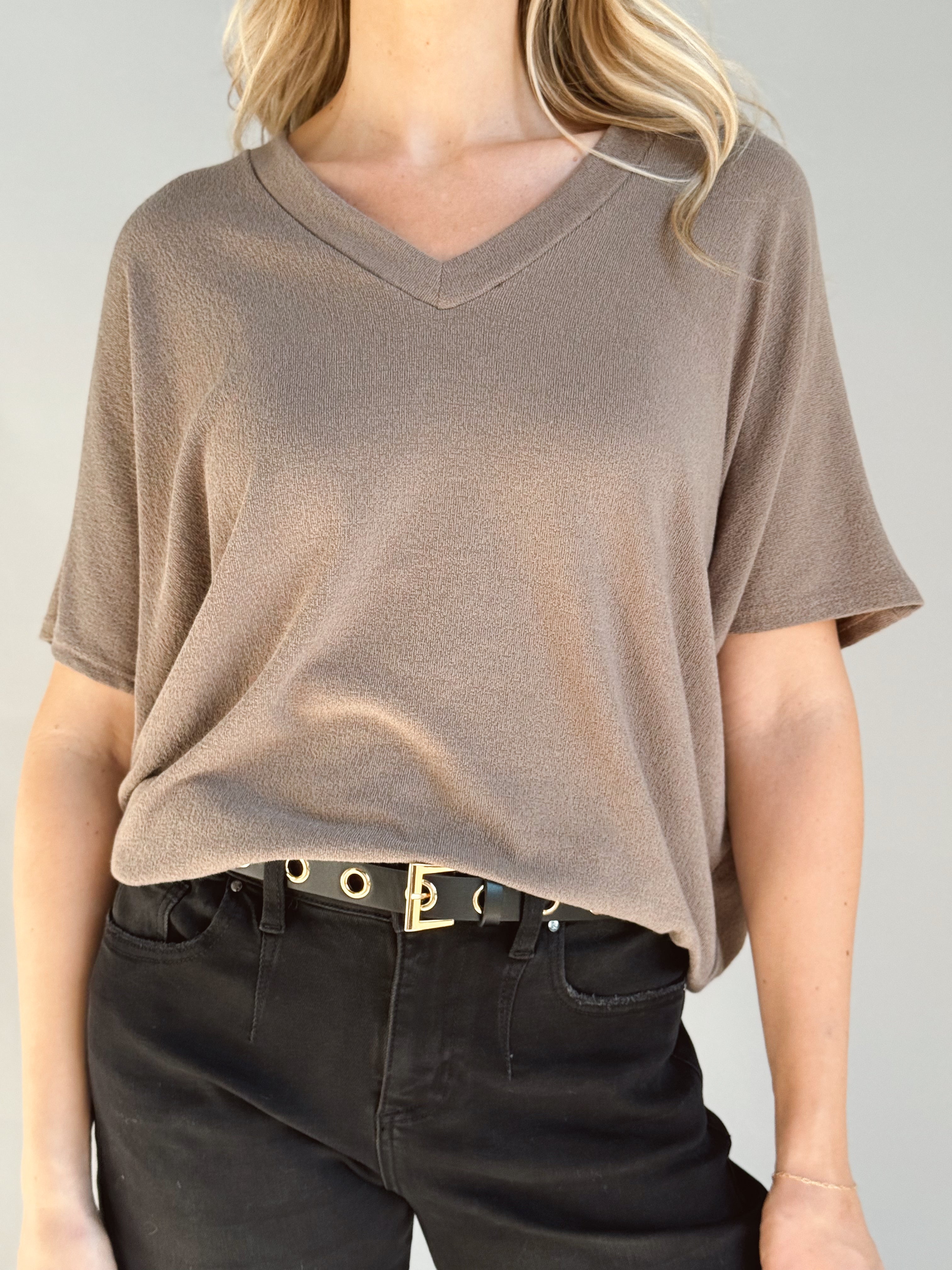 Lori V - Neck Tee - MUSHROOM - Storetradenest S/S SHIRT