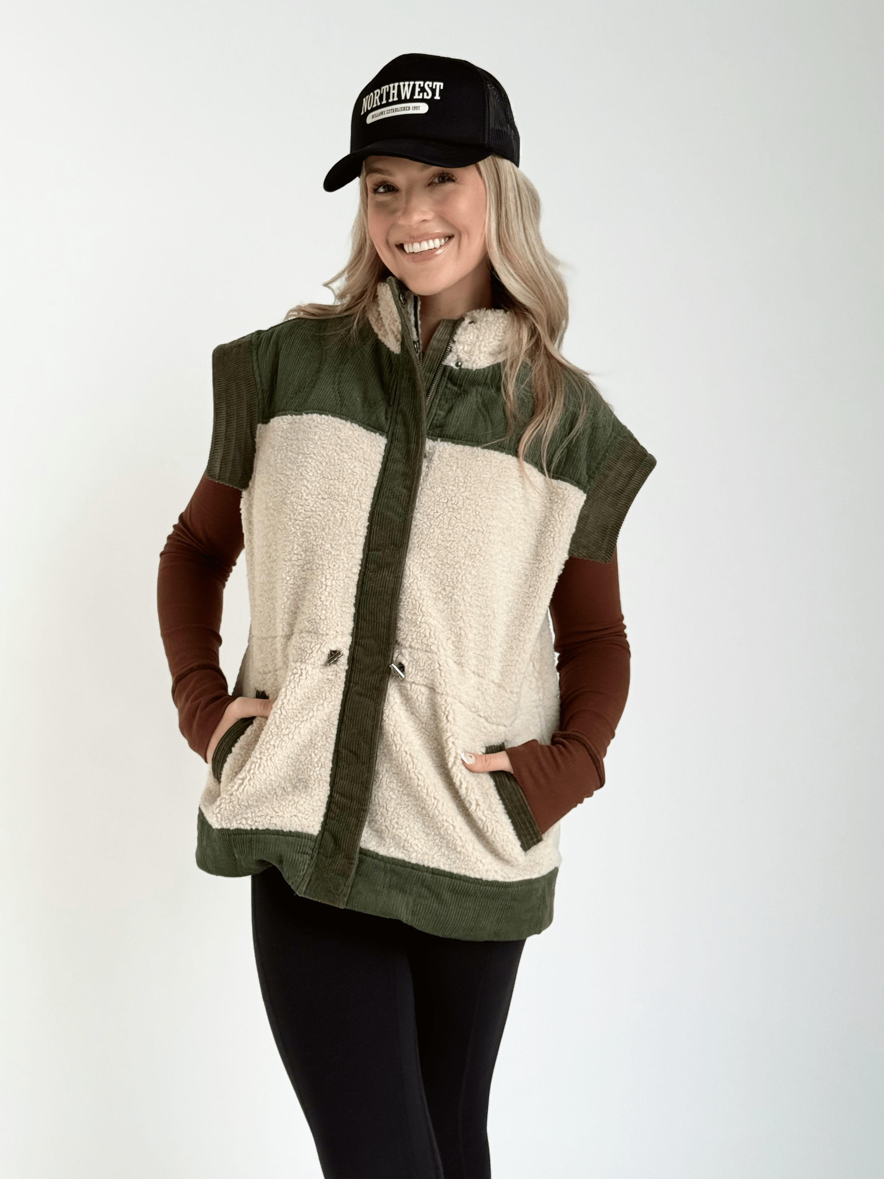 Madisen Vest - CREAM/OLIVE - Storetradenest VEST