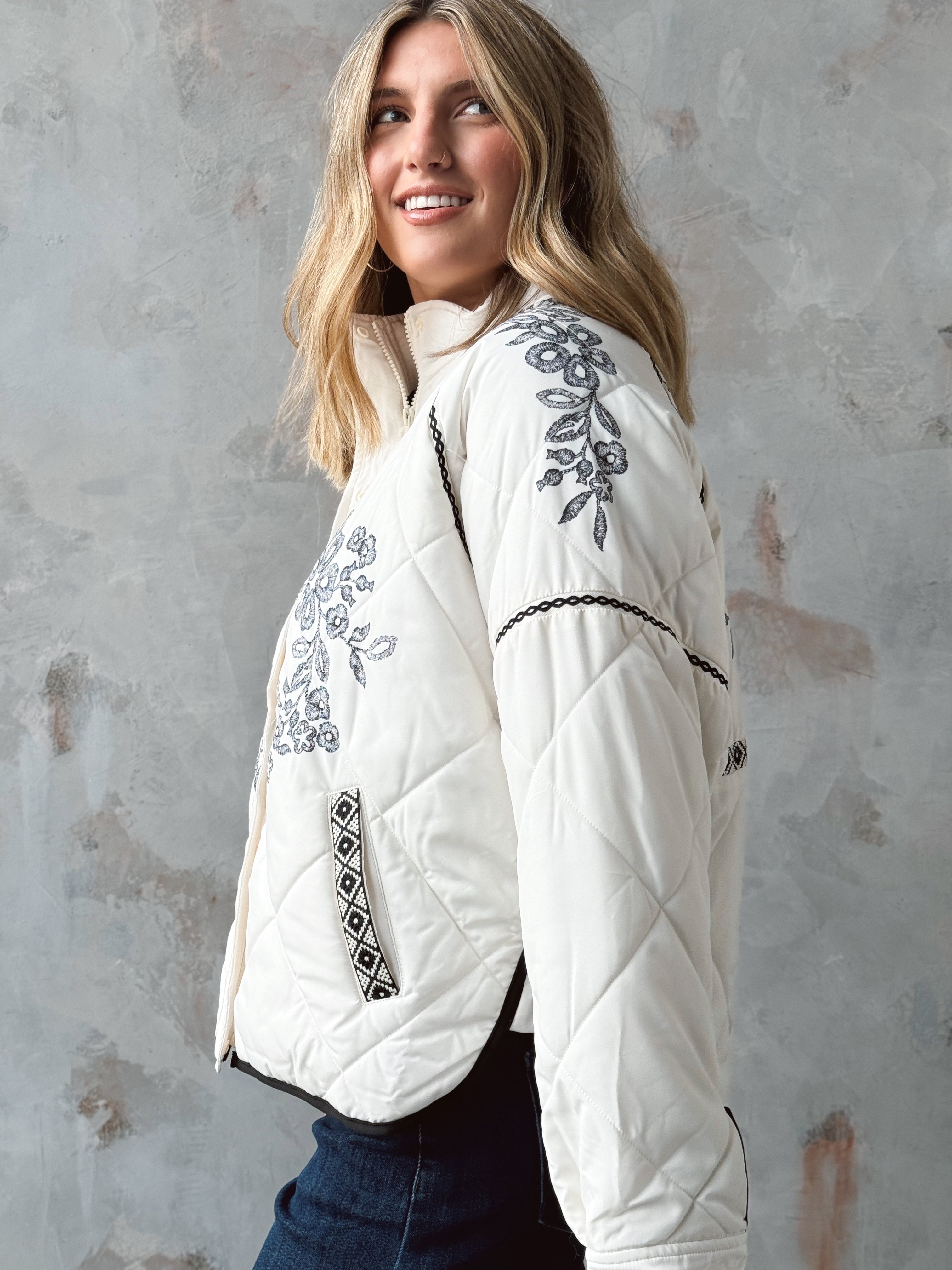 Mayrina Jacket - IVORY/BLACK - Storetradenest JACKET