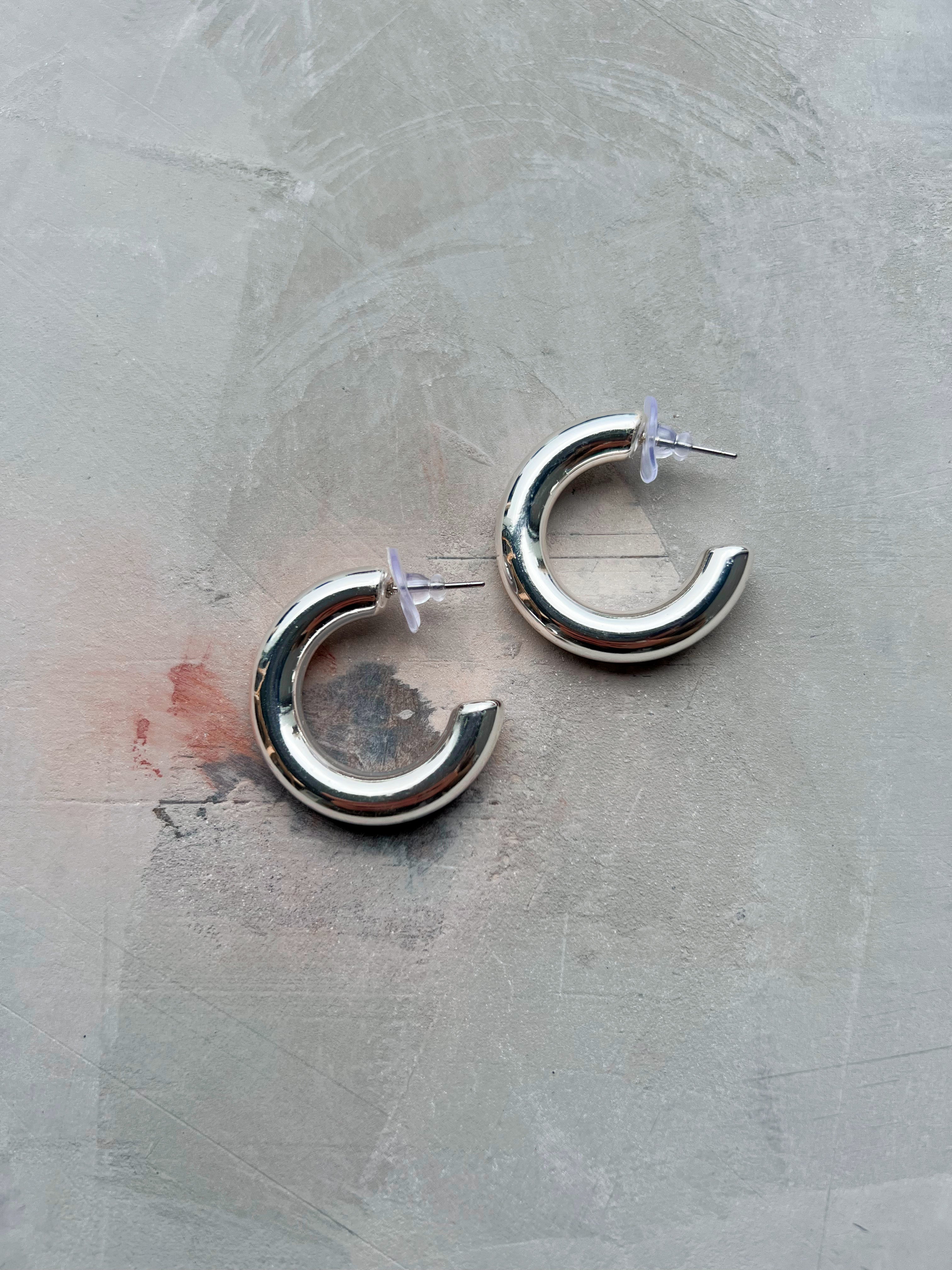 Renee Hoops - SILVER - Storetradenest EARRINGS